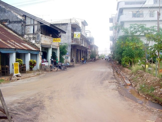 Savannakhet je drugo največje mesto v Laosu, ima pa 124.000 prebivalcev. Staro, kolonialno
