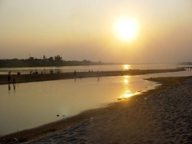 Sončni zahod nad Mekongom.