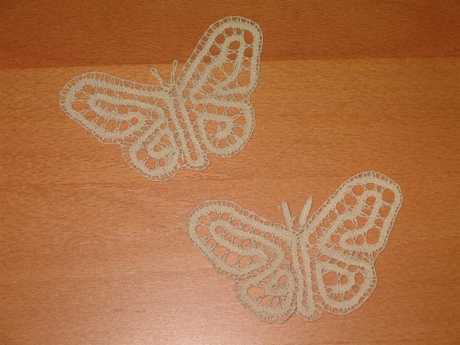 Moj drugi klekljani izdelek, eden metuljček je že odletel na Dolenjsko