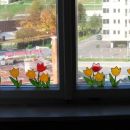 Tudi stara okna se dajo lepo olepšati s tulipančki