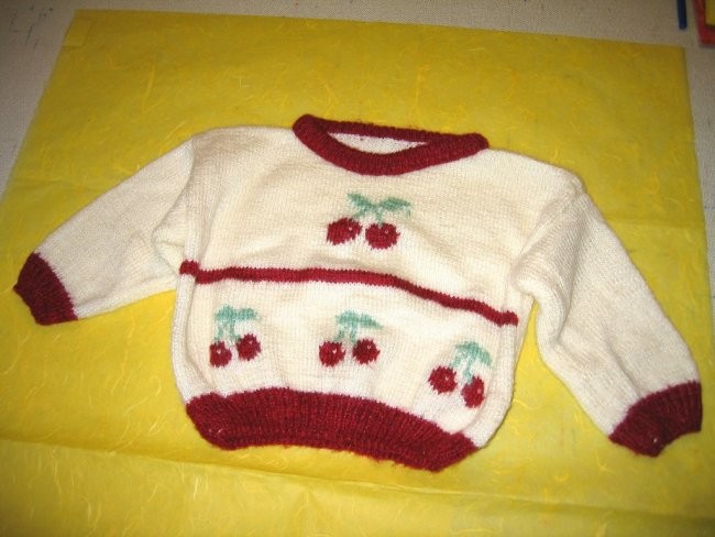 Češnjev pulover