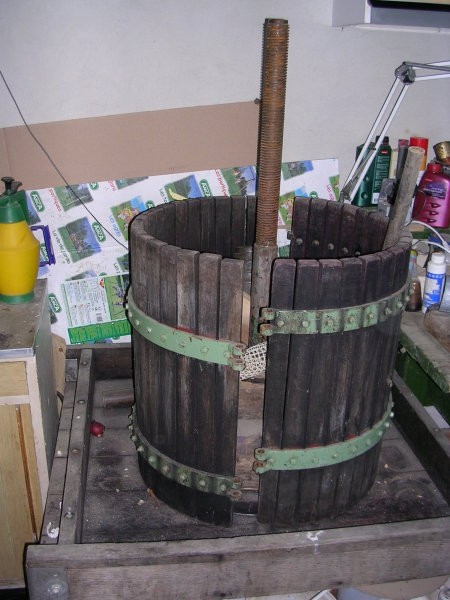 STISKALNICA ZA GROZDJE - foto povečava