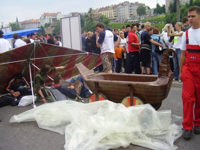 RED BULL FLUGTAG Maribor 12.6.05  - foto