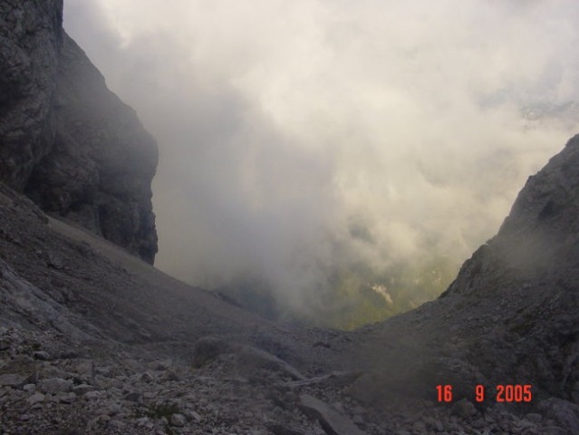 S tega sedelca je veličasten pogled na Vršiško cesto.