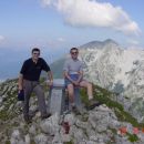 Marko in Andrej na vrhu Begunjščice, v ozadju Stol.
