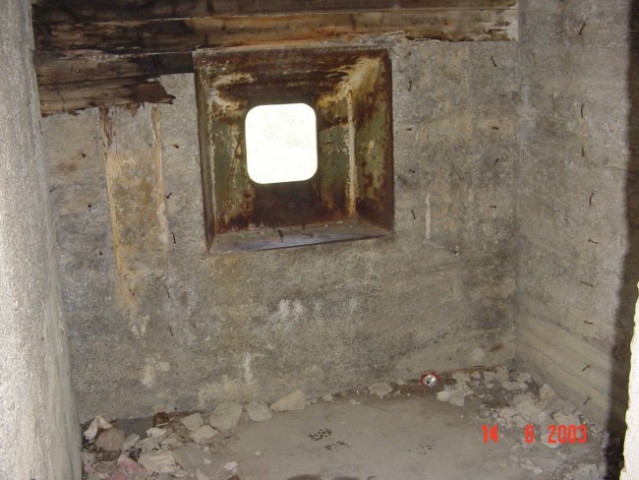 Bunker v neposredni bližini Bornovih tunelčkov.
