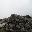 Velik skalni možic na vrhu Velikega Draškega vrha.