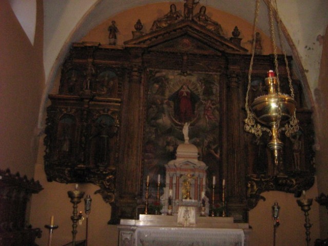 Glavni oltar  v Vrbniški cerkvi.
