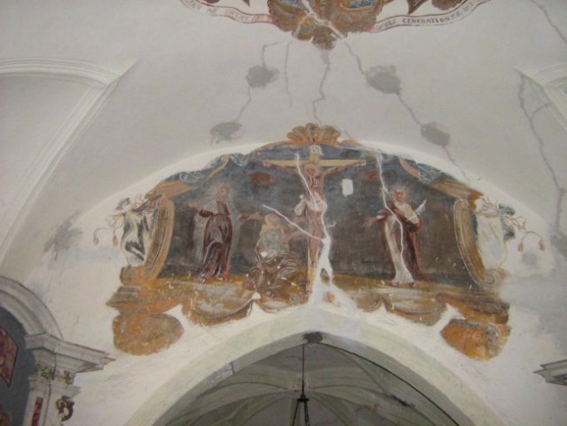 Prenavljanje fresk v cerkvi Sv. Ane pod mejnim prehodom.