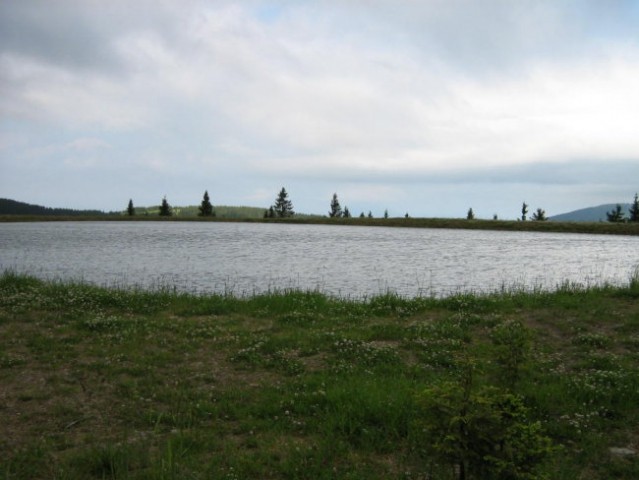 Umetno jezero nad smučiščem na Ribniškem  Pohorju.