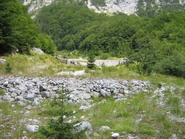 Kamniti most čez Zadnjico (Krajcarico)