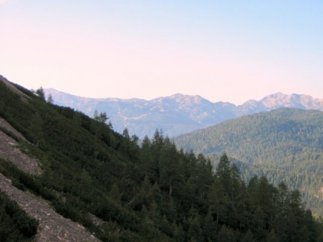 Vogel, z spodnjimi Bohinjskimi gorami.