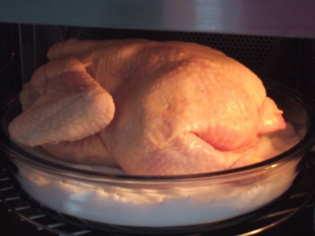 Čisto navaden pečen piščanec 

http://www.kulinarika.net/recept.asp?ID=2929