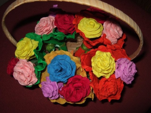 Rože iz krep papirja-veselje jih je izdelovat