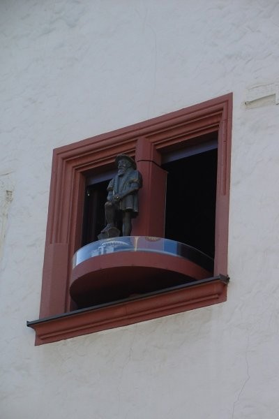 Figurliches Glockenspiel<br>zgodovinski liki ob spremljavi zvončkov 
