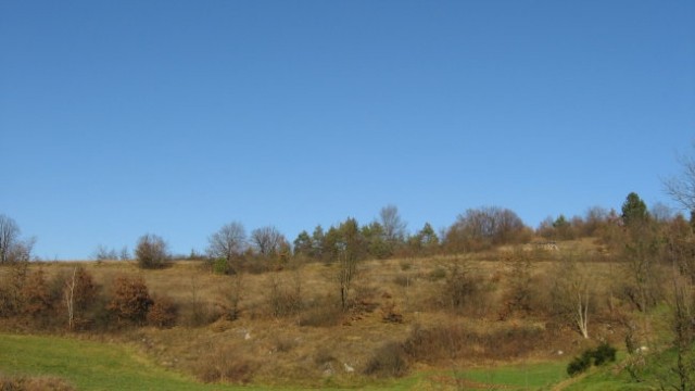 Golišče in nebo brez oblačka
