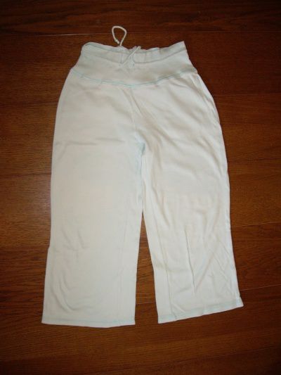 3/4 sbetlo modre hlače H&M, št. S; cena: 3 eur