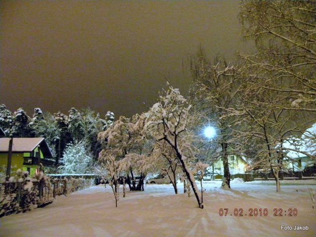 Zimska idila ponoči - foto
