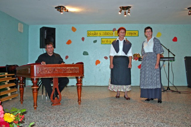 Cimbalist Andi in Püconski duet.