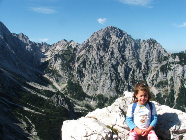 Manca in pogled na gore v ozadju