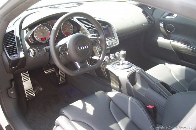 Audi R8 - notranjost