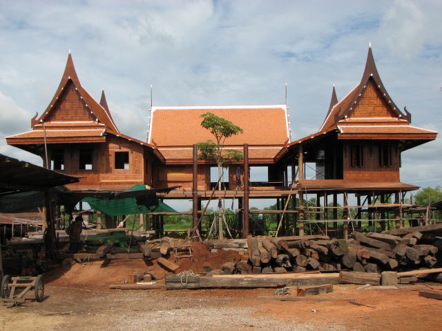 Izdelava klasične tajske hiše, seveda iz tikovine 1