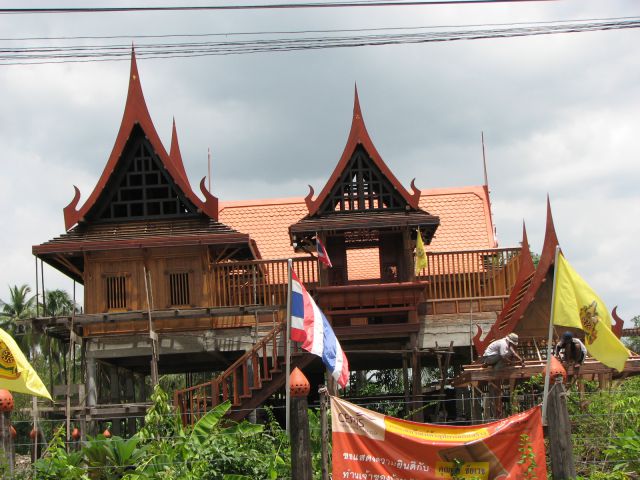 Izdelava klasične tajske hiše, seveda iz tikovine 2