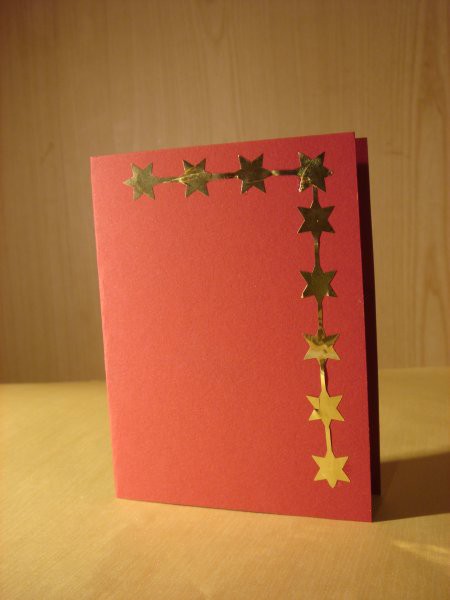 2 Uporabljeni materiali: -barvni karton - zlate zvezdice