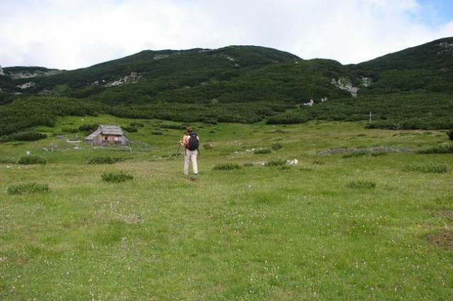 Planina Dolga trata zadaj Dleskovec 