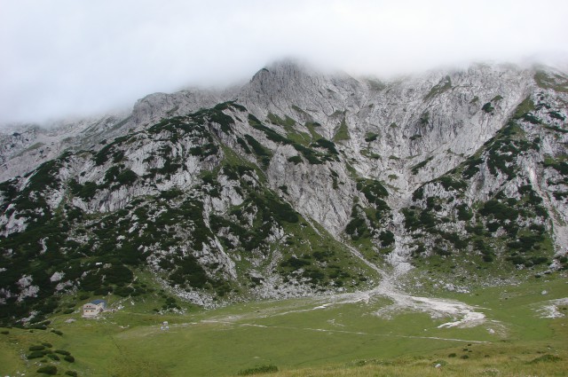 Ker ni bilo upanja, da bo na Ojstrici kaj videti, smo se podali na pred kratkim prehojene 