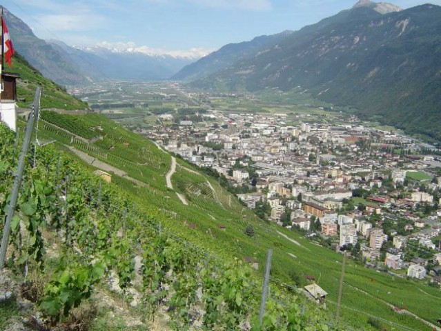 Po aklimatizaciji v Švici smo se odpeljali proti Chamonixu. Pogled na vinogradniško dolino