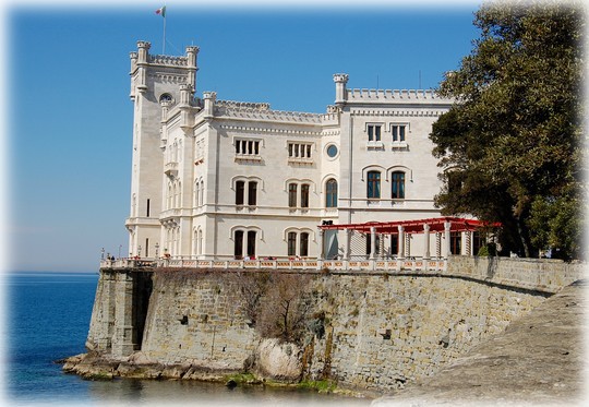 Grad Miramare
Grad je dal zgraditi nadvojvoda Maksimilijan (1832-1867)