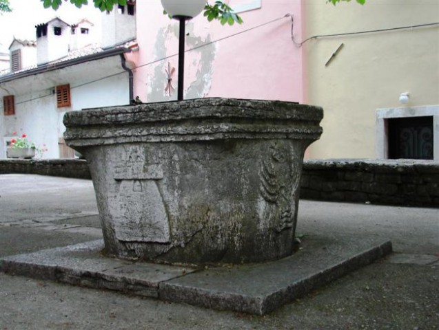 Motovun- stari vodnjak