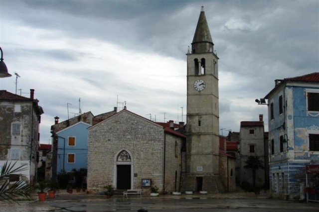 Cerkev na obali Pule