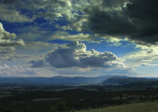 Oblaki nad Dolenjsko