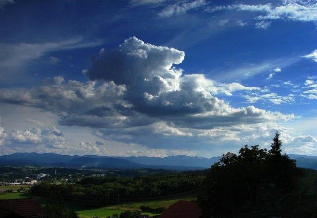 Oblaki nad Dolenjsko