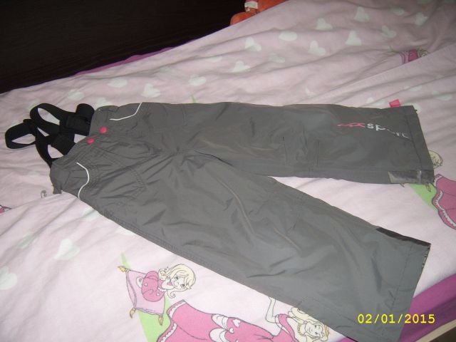 Sive smučarske hlače 5-6 let (del kompleta), cena kpl 17 eur