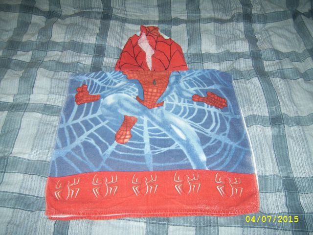 Spiderman brisača s kapuco 4 eur