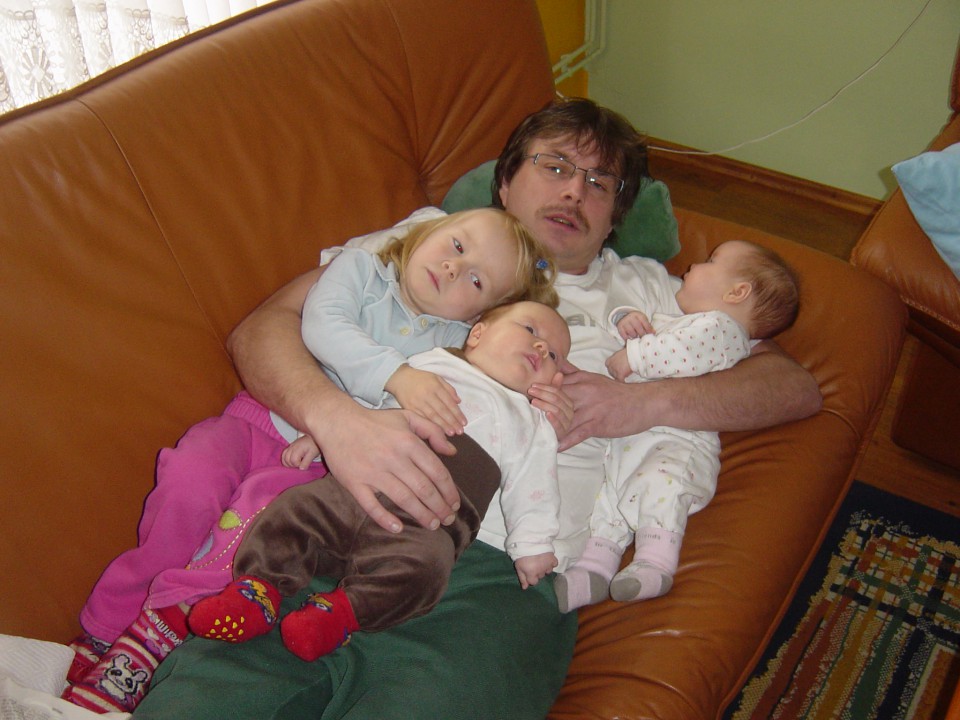 očka in 3 hčerke