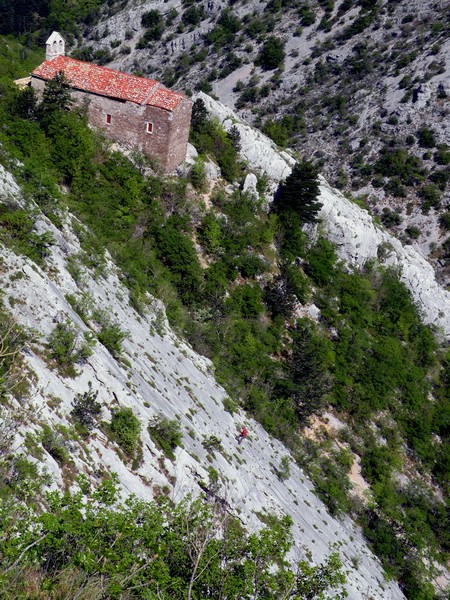 CERKEV MATI BOŽJA NA PEČEH IN PLEZALEC V PLOŠČAH