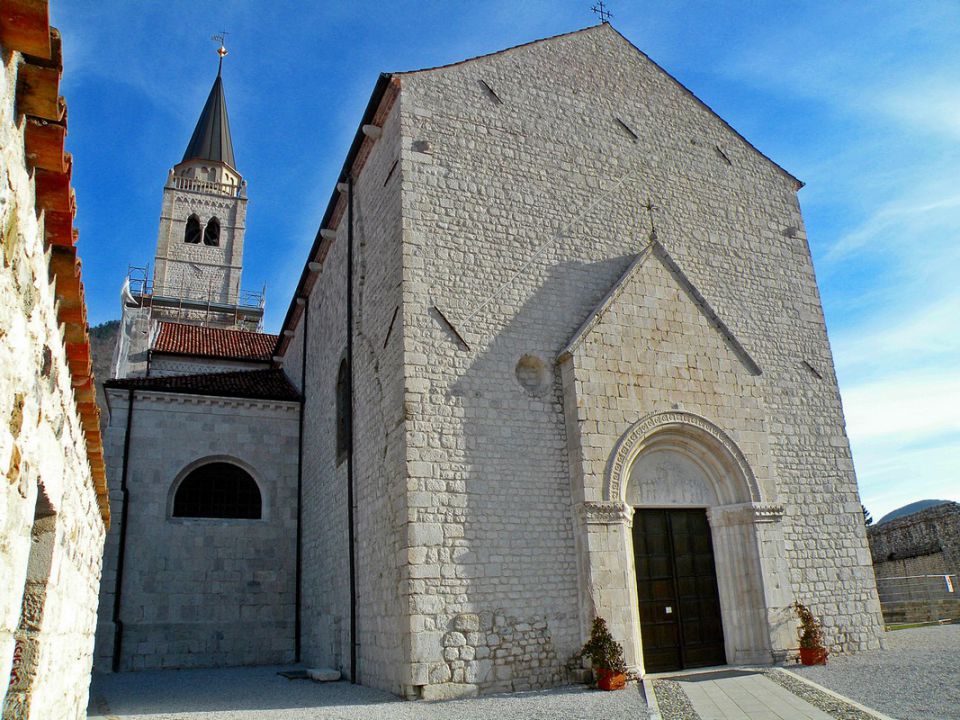 obnovljena cerkev