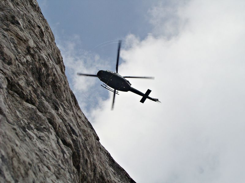 reševanje poškodovanega plezalca iz smeri kranjska poč