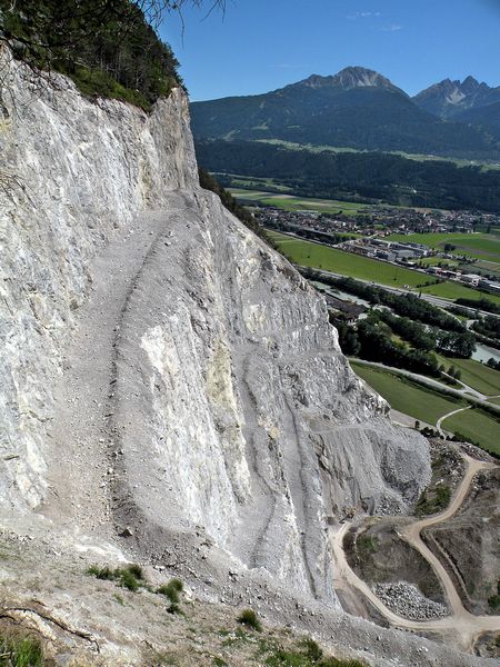 imajo kar prašnike tile kamnolomci