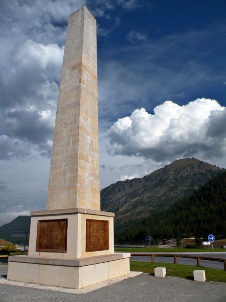 Obelisk v najini bazi montgeneve