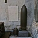granata, ki je zadela cerkev in ni eksplodirala