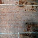 zelo dobro ohranjen gradič, katerega posebnost so obilje sredneveških grafitov
