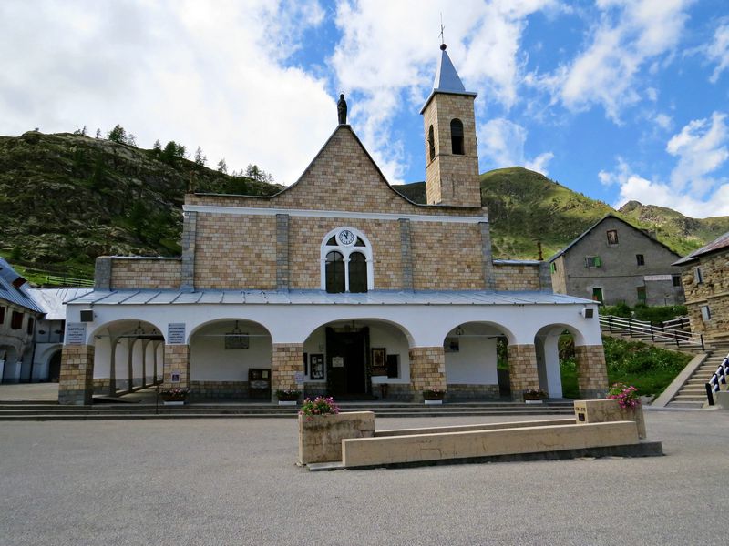 samostan santa anna, 2000 m visoko