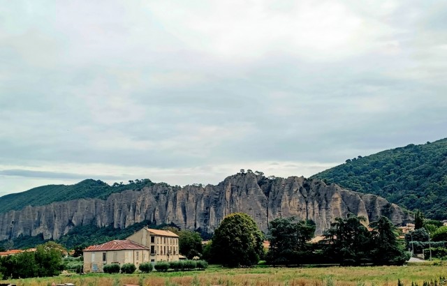 Malce turizma, izstopajoče rochers des pénitents