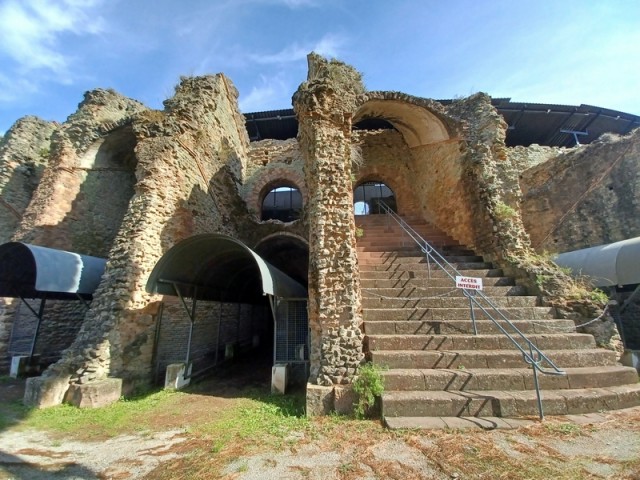 Ostanki amfiteatra