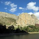 ponekod prepovedano plezanje zaradi množice pohodnikov